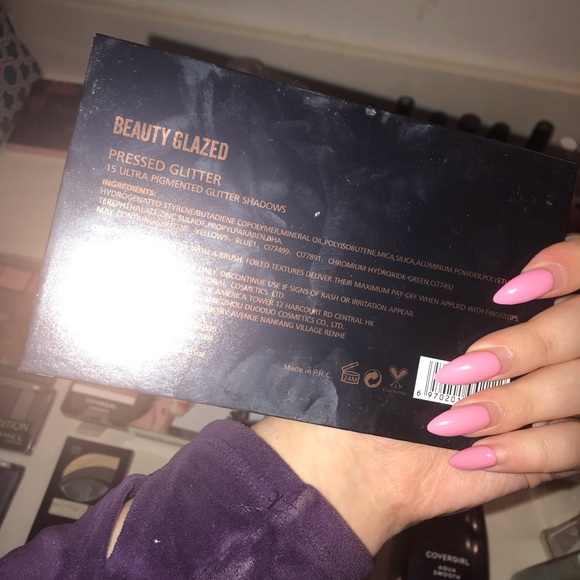 eyeshadow pallet - Picture 2 of 3